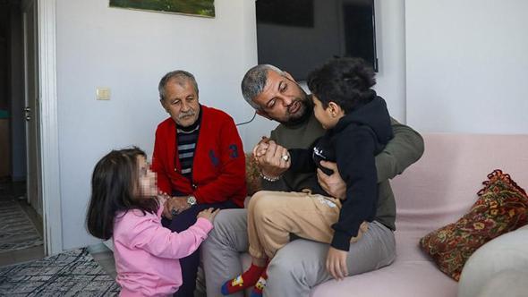 Dede ile 3 torunu, yeni yuvalarına kavuştu