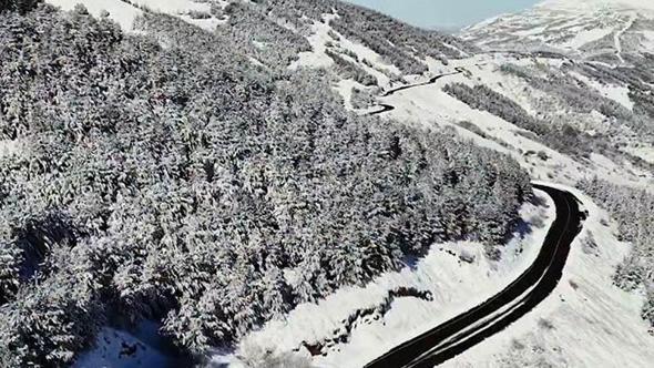 İzmir Ödemiş'te yüksek kesimler beyaza büründü