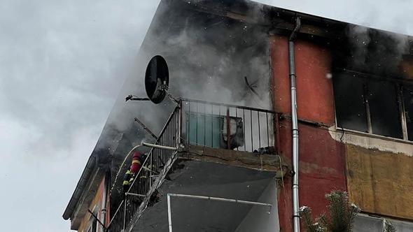 Yangın çıkan daire, kullanılamaz hale geldi