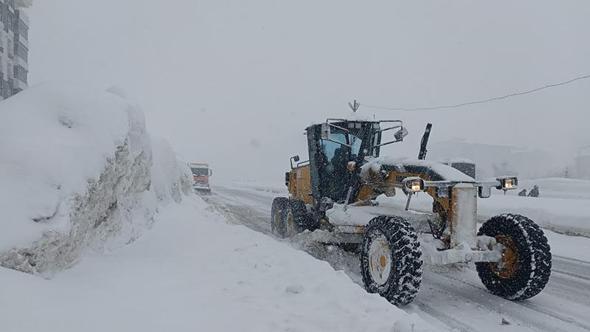 Bitlis'te 211 köy ve mezra yolu kapandı; kar kalınlığı 152 santimetreye ulaştı