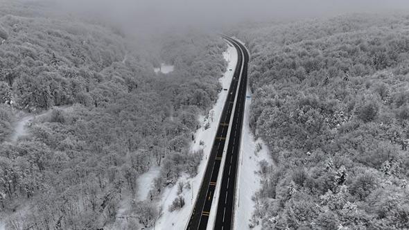 Karla kaplı Bolu Dağı dronla görüntülendi