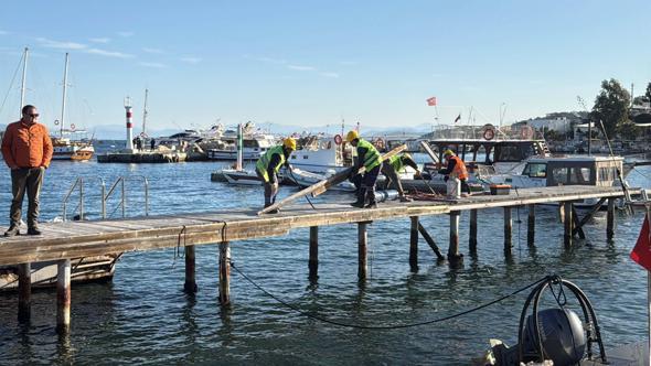 Bodrum'da 100 teknenin bağlı olduğu kaçak liman ve iskeleler yıkıldı