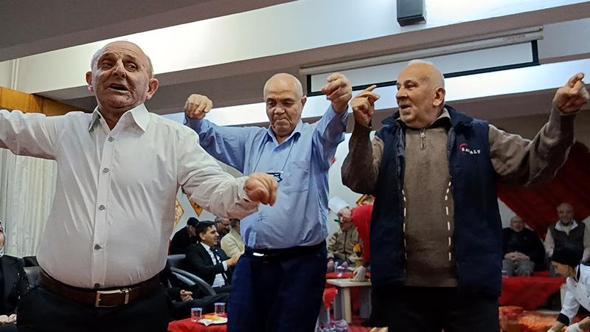 Huzurevi sakinleri sıra gecesinde moral buldu