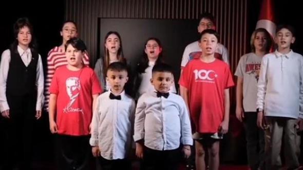 Bayrağa saldırıya gazi çocuklarından İstiklal Marşı ile tepki