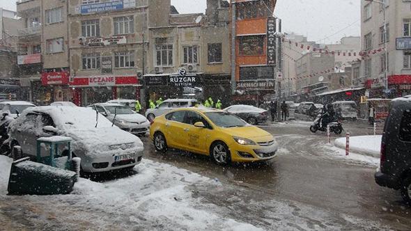 Kilis'te kar yağışı etkisini gösterdi