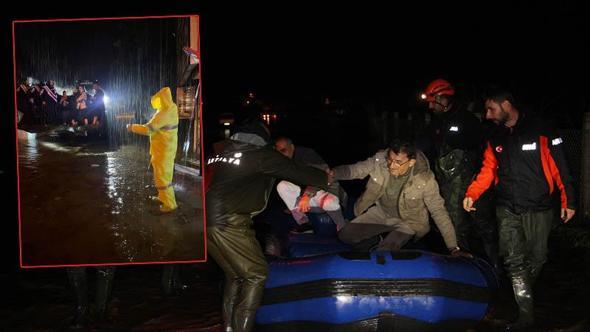 Antalya'da tarım alanlarını su bastı; mahsur kalanlar, iş makinesi ve botlarla kurtarıldı