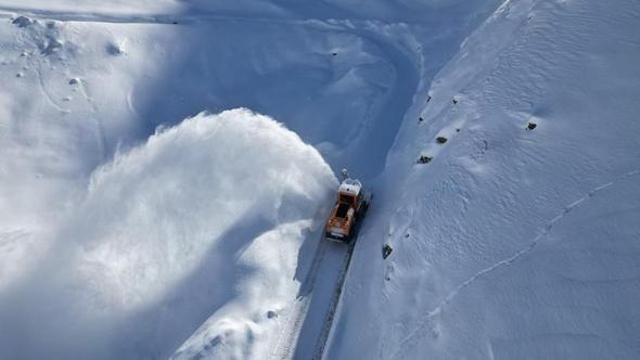 Bitlis'te 104 yerleşim yeri ulaşıma kapandı