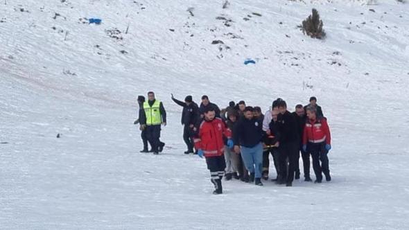 Kayak yaparken ayağı kırıldı, ambulans helikopterle hastaneye kaldırıldı