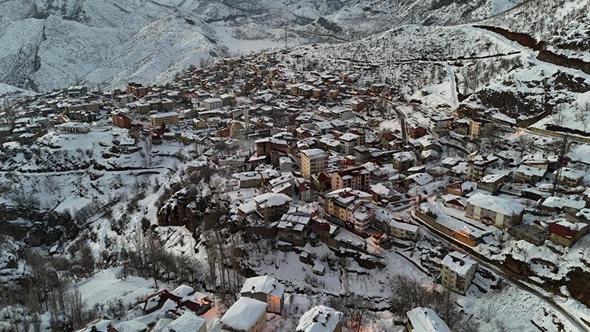 Beyaza bürünen Beytüşşebap, dron ile görüntülendi