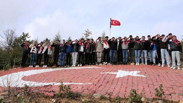 Asker adaylarının 'ilk bayrak nöbeti'