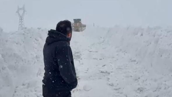 Karla mücadele ekiplerinin zorlu mesaisi