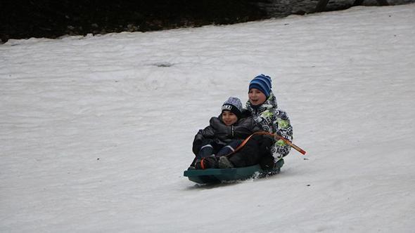 Abant’ta çocukların sömestirde kar keyfi