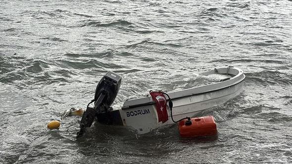 Bodrum’da fırtına; tekneler karaya oturdu, feribot seferi iptal edildi