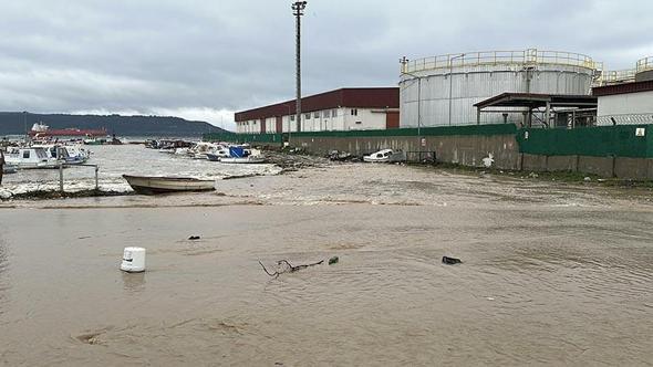 Çanakkale'de Kepez Çayı yine taÅŸtı