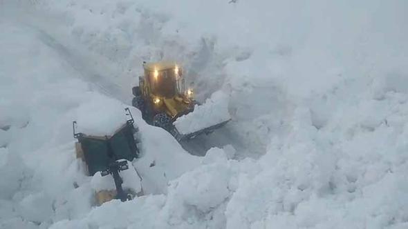 Beytüşşebap’ta çığ nedeniyle 3 köy yolu ulaşıma kapandı