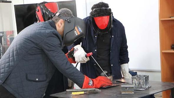 Sanayi sektörünün ihtiyacına yönelik eğitim sunup ‘aranan eleman’ yetiştiriyorlar