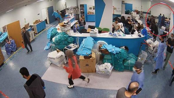 6 Şubat'taki ikinci depreme hastanede yakalanan doktorlar, sedyedeki hastayı bırakmadı