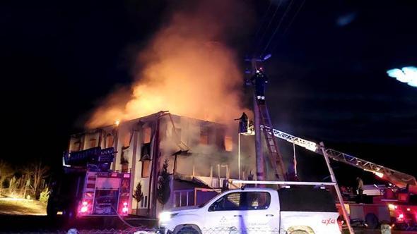 Köy camisi alev alev yandı