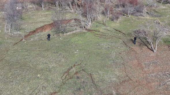 Heyelan yaşanan köyde detaylı inceleme, tahliye gündemde