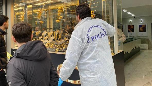 Kar maskeli şüpheliler, kuyumcu çalışanını darbedip 1 kiloya yakın altını alarak kaçtı