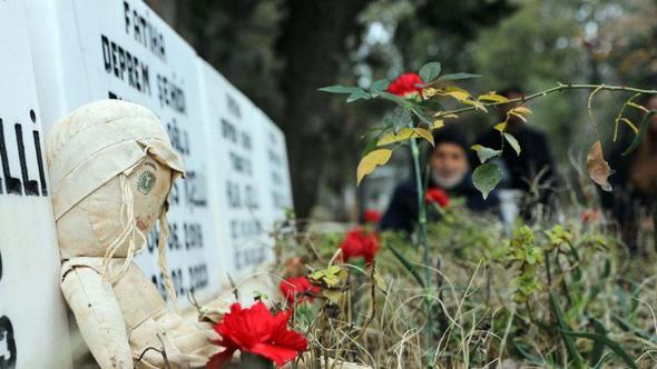 Oğlu, hamile gelini ve 2 torununu kaybeden baba: Mezarlık evimiz oldu