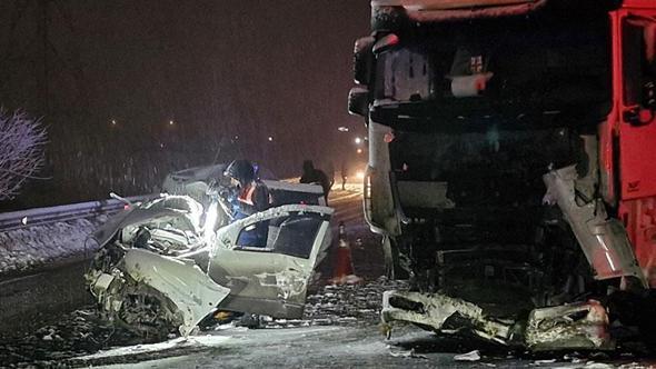 Erzurum’da cip ile TIR kafa kafaya çarpıştı: 4 ölü