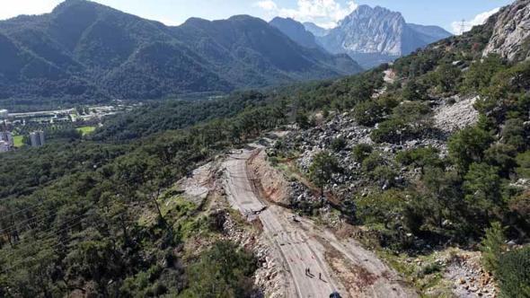 Konyaaltı- Hisarçandır yolunda heyelan