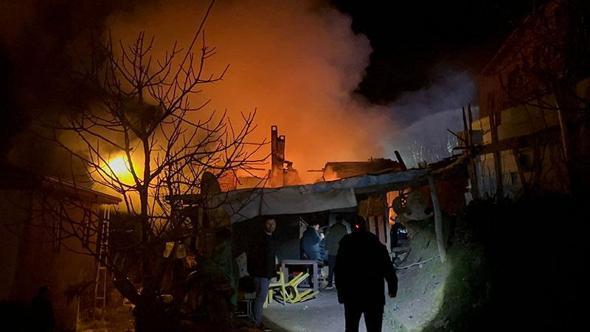 Bursa'da 2 katlı binada yangın