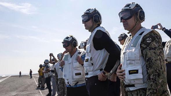 Witkoff, Umman Denizi’ndeki ABD uçak gemisini ziyaret etti