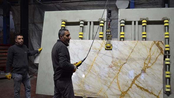 Elazığ'da işlenerek katma değer kazandırılan mermerin yüzde 75'i dünyaya satılıyor