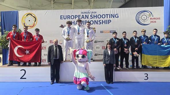 Trabzonspor sporcusu Eren Kalfa’dan Avrupa Şampiyonası’nda altın madalya