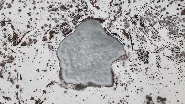 Buz tutan Ardos Gölü dronla görüntülendi