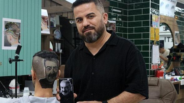 Saçlara 'İnci Taneleri'nin kahramanını çiziyor