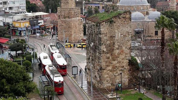 2 bin yıllık burçlara tramvay tehdidi; titreşimler yıkabilir