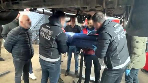 Bulgaristan plakalı otomobilde 24,5 kilo skunk ele geçirildi; 2 tutuklama