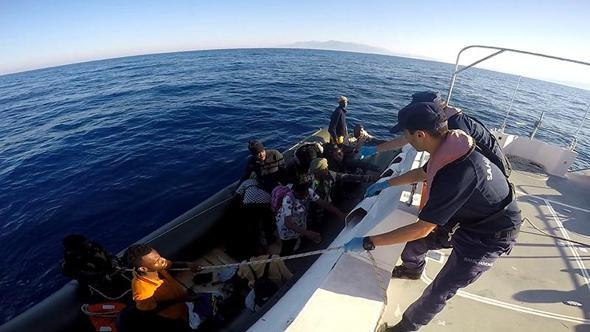 Türkiye’nin denizlerinde 5 yılda 103 bin 488 göçmen kurtarıldı