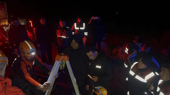 Sarnıçta mahsur kalan definecileri ekipler kurtardı