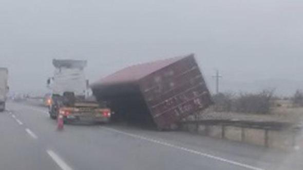 Kayseri’de kuvvetli rüzgar etkili oldu