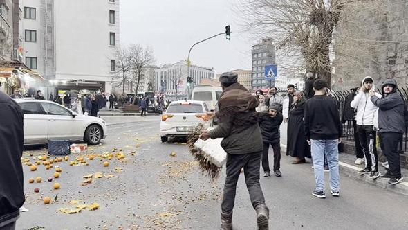 Diyarbakır’da seyyar satıcılarla, tezgahlarını alan zabıta ekipleri arasında gerginlik
