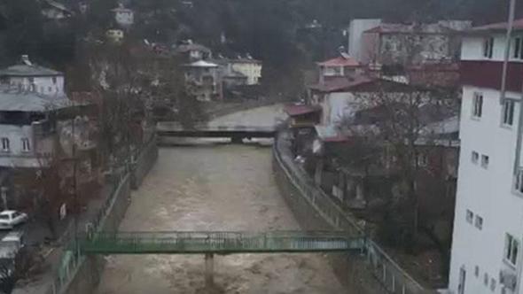 Adana’da sağanak; dereler taştı, mescit sular altında kaldı