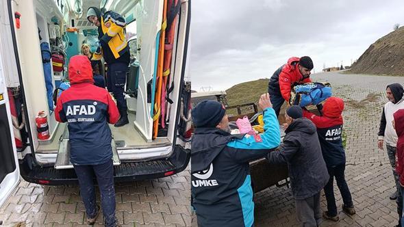 Siirt’te fırtına ve sağanak çadırları yıktı: 20 kişi tahliye edildi