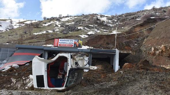 Bitlis’te toprak kaydı, erken tahliye faciayı önledi