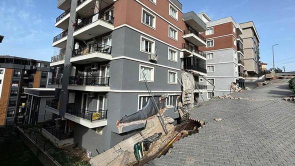 İzmir’de istinat duvarının çöktüğü sokakta çalışmalar sürüyor