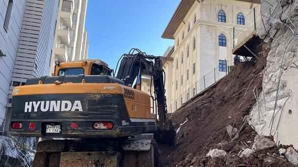 Şanlıurfa’da istinat duvarı çöktü; 4 daire hasar gördü