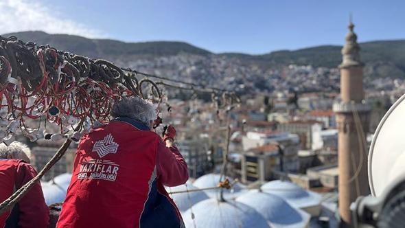 627 yıllık Ulu Cami'ye 'Kul hakkından sakın' mahyası