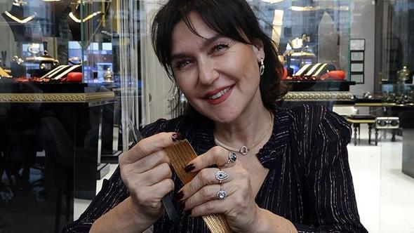 Şevval Sam, Trabzon hasırını işleyen kadınlara eşlik etti