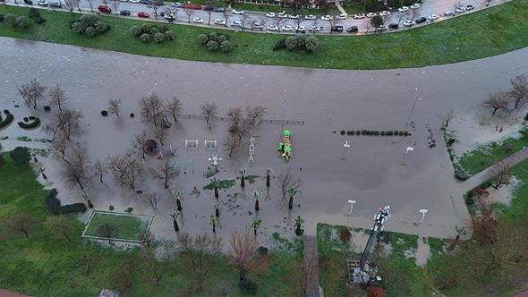 Çanakkale'de taşan Sarıçay dron ile görüntülendi