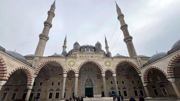 Selimiye Camisi restorasyonun ardından 4 yıl sonra ibadete açıldı, cemaatle ilk namaz kılındı