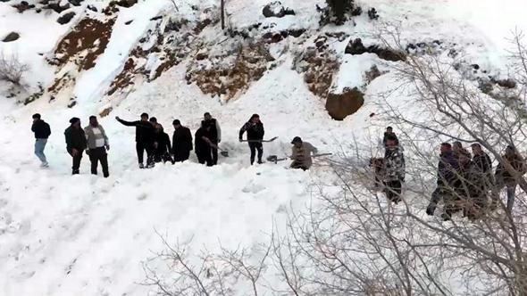 Off-road ekibi çığdan son anda kurtuldu; o anlar kamerada