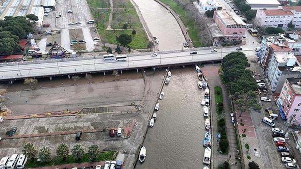 Çanakkale'de taşan Sarıçay'ın suyu geri çekildi